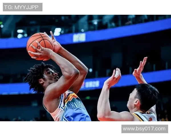 CBA激战新疆男篮对决北京男篮巅峰对决引发球迷热议